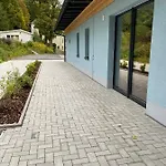 Luxurioeses Rollstuhlgerechtes Ferienapartment A1 Mit Umzaeunten Garten, 65qm